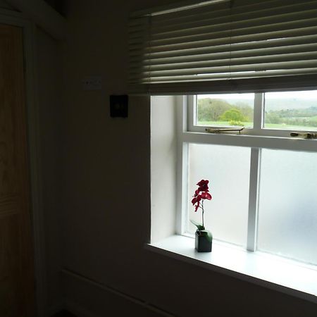 Hollybush Inn Greenhaugh Chambre photo