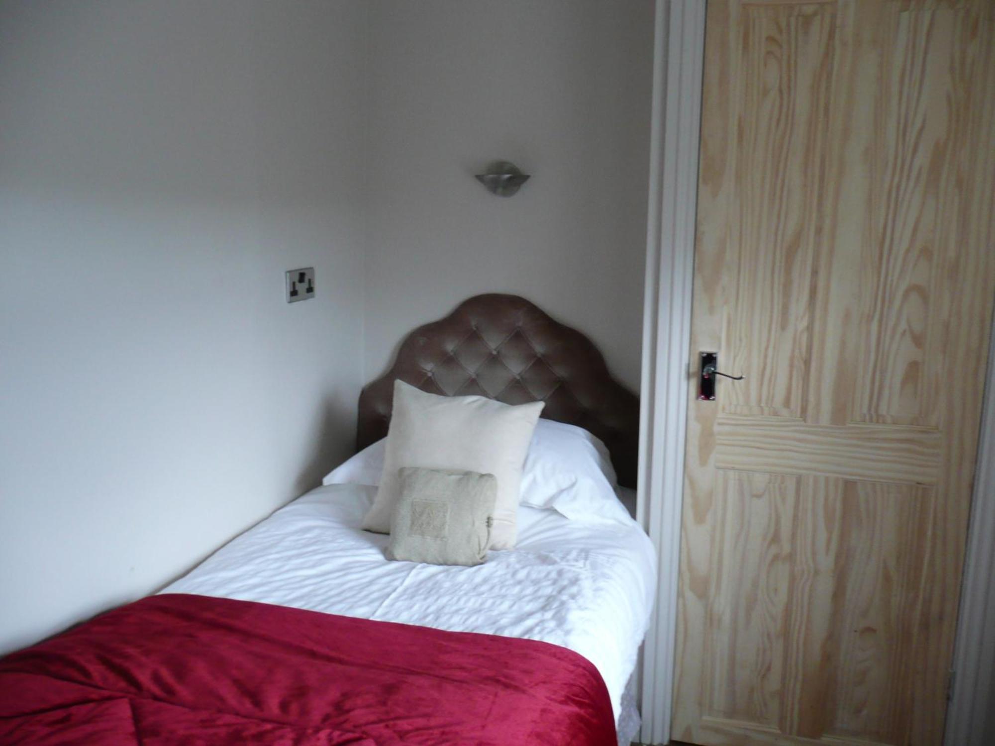 Hollybush Inn Greenhaugh Chambre photo