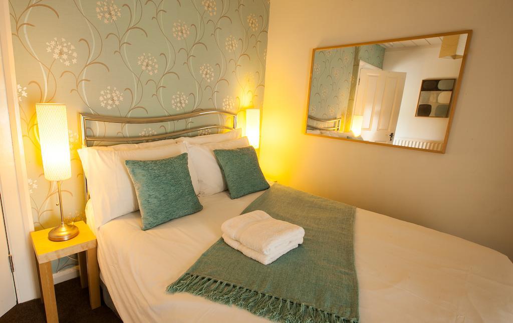 Hollybush Inn Greenhaugh Chambre photo