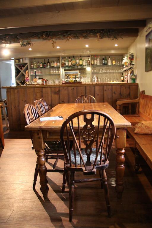Hollybush Inn Greenhaugh Extérieur photo