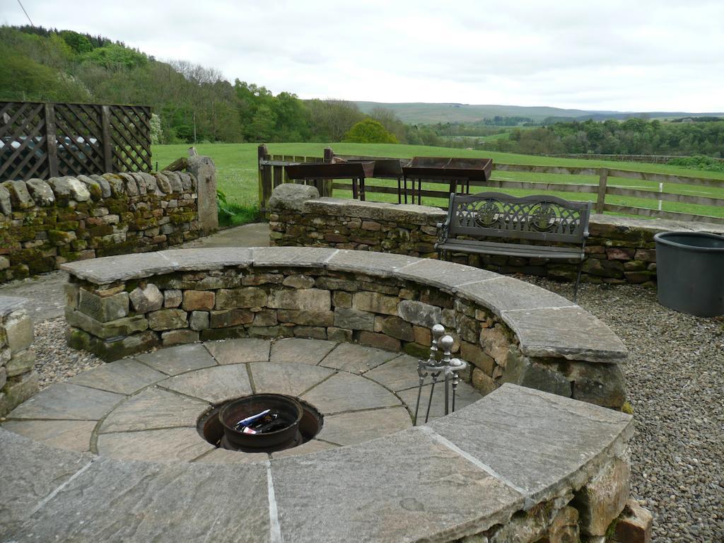 Hollybush Inn Greenhaugh Extérieur photo