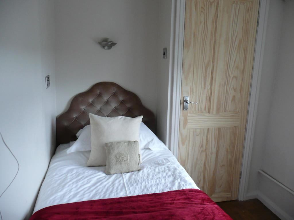 Hollybush Inn Greenhaugh Chambre photo
